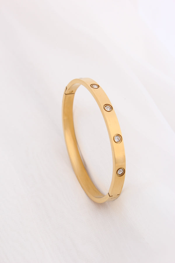 Simple Gold Bangle In Anti Tarnish With Center Stones (BA025-G)