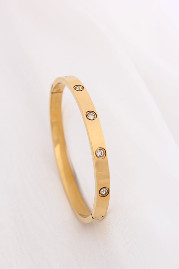 Simple Gold Bangle In Anti Tarnish With Center Stones (BA025-G)