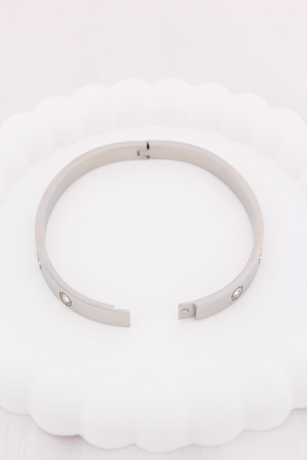 Simple Silver Bangle In Anti Tarnish With Center Stones (BA025-S)