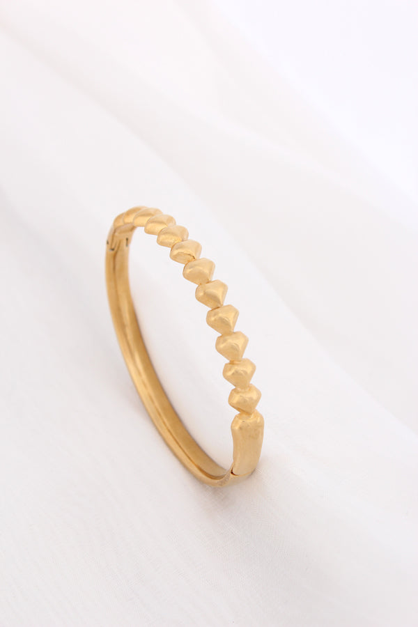 Stainless Steel Gold Bangle Composed With Hearts (BA011)