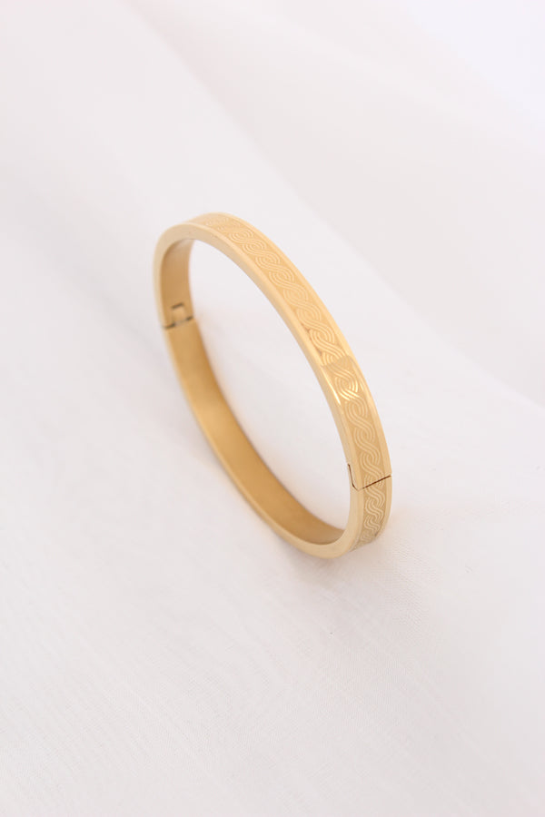 Stainless Steel Gold Bangle With Twist Design (BA040)