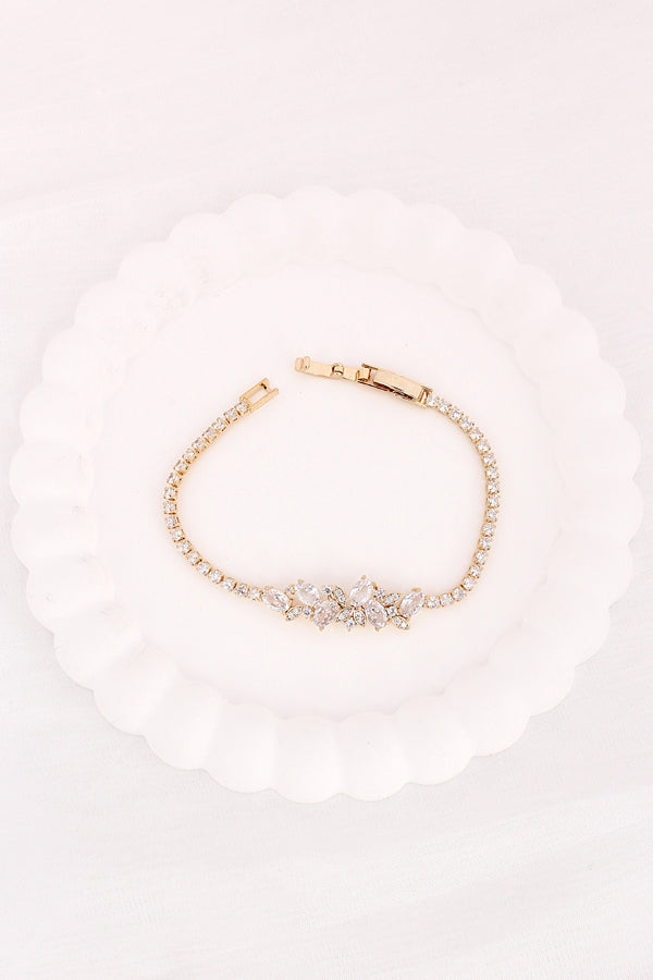 Stunning And Elegant Bracelet With Flower Design Attached (BR024-G)