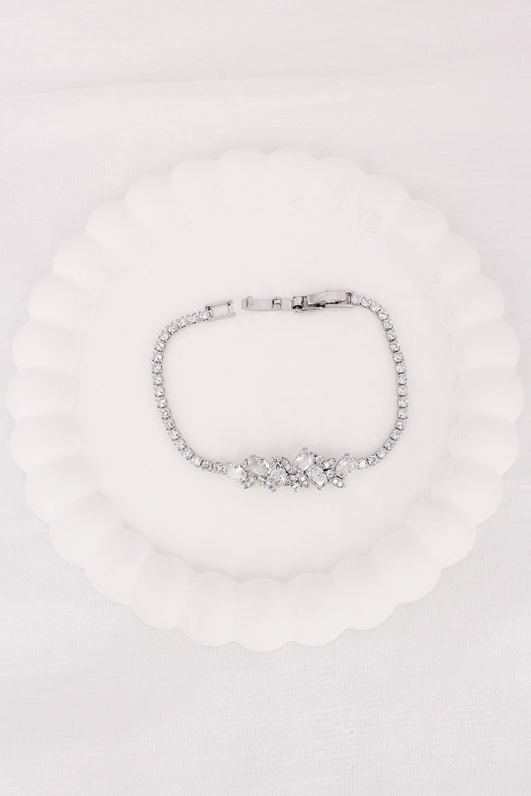 Stunning And Elegant Bracelet With Flower Design Attached (BR024-S)