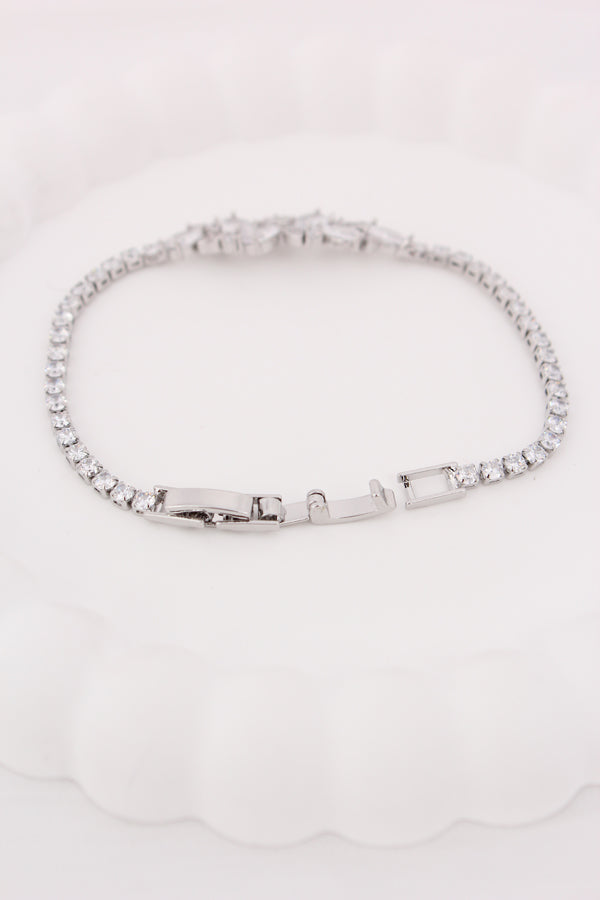 Stunning And Elegant Bracelet With Flower Design Attached (BR024-S)