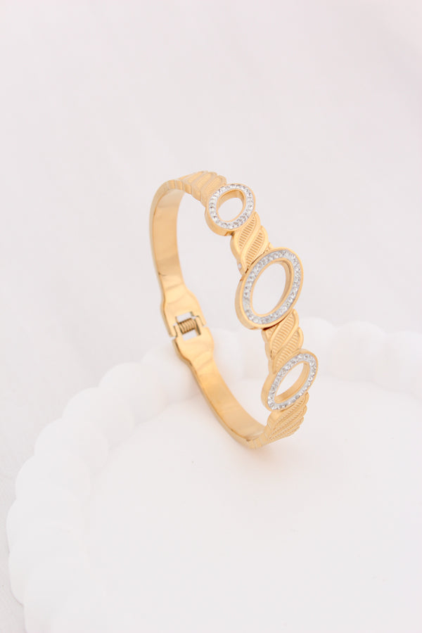 Center Flower Design Bangle In Gold Stainless Steel (ESBA052)
