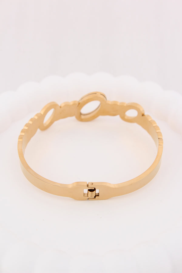 Center Flower Design Bangle In Gold Stainless Steel (ESBA052)